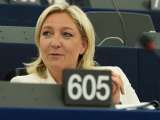 Ecotaxe sur les billets d'avion : « une mesure cynique » pour Marine Le Pen